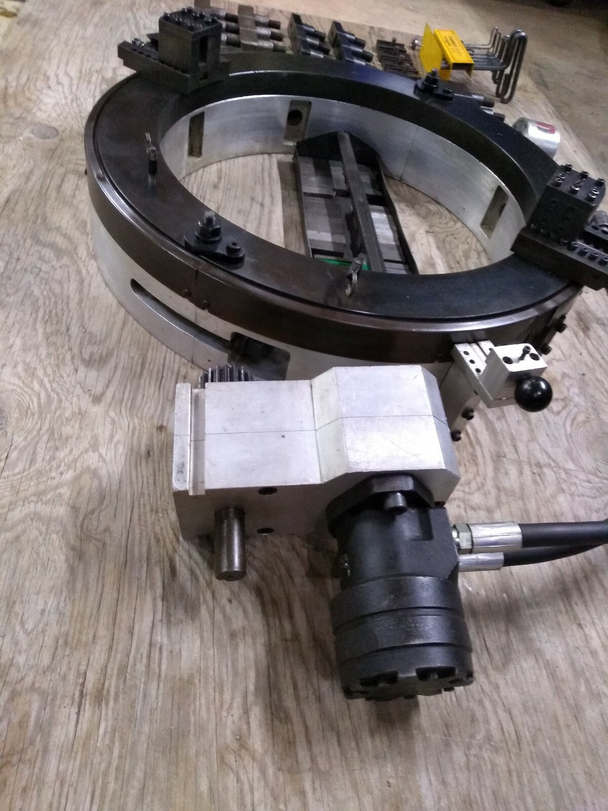 MACTECH 820 US Clamshell Pipe Lathe Split Frame 16 - 20 in w/ Hydraulic Motor