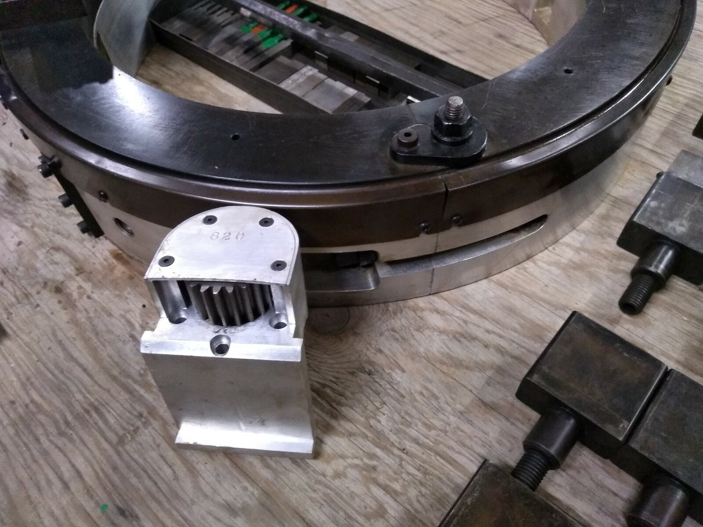 MACTECH 820 US Clamshell Pipe Lathe Split Frame 16 - 20 in w/ Hydraulic Motor