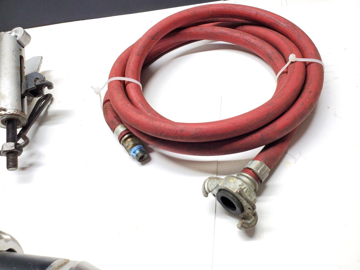 Widder 10267 Pneumatic Hacksaw w/ Widder 20257 Large Pipe Clamp & Air Hose