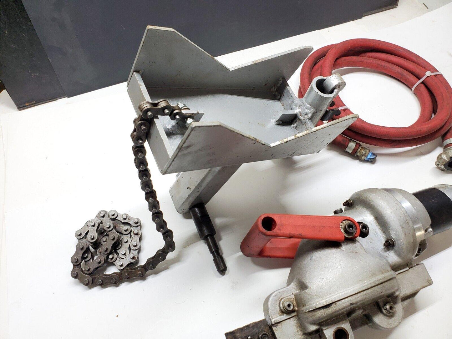 Widder 10267 Pneumatic Hacksaw w/ Widder 20257 Large Pipe Clamp & Air Hose