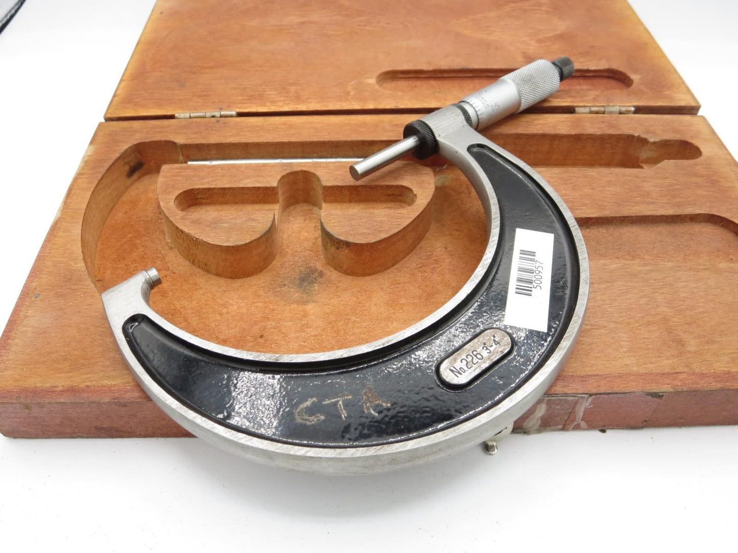 Starrett 226RL-4 Outside Micrometer, 3-4" Range w/ 3" Standard and Case 226RLZ-4
