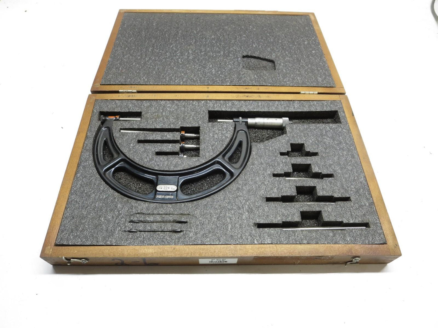 Starrett 224 2" - 6" Interchangeable Anvil Micrometer Set