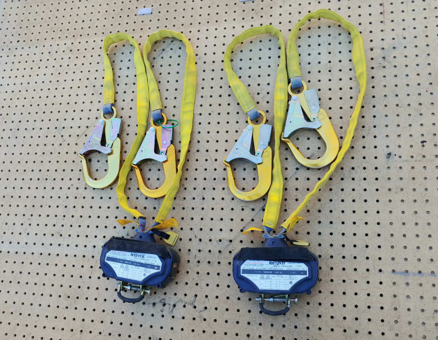 1 EA. DBI-SALA TALON 3102102 Retractable Twin Leg Lanyard w/ Aluminum Hooks