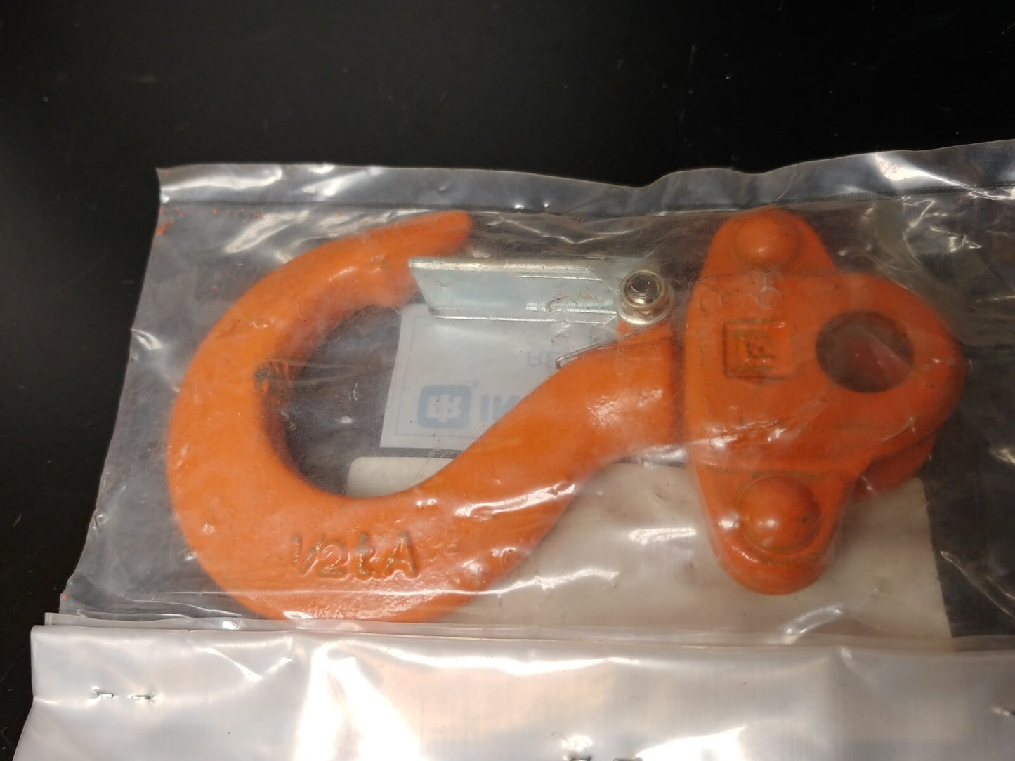 Ingersoll Rand 1/2 Ton Chain Hoist Top Hook P/N 2372815 w/ Latch Kit for VL2-005