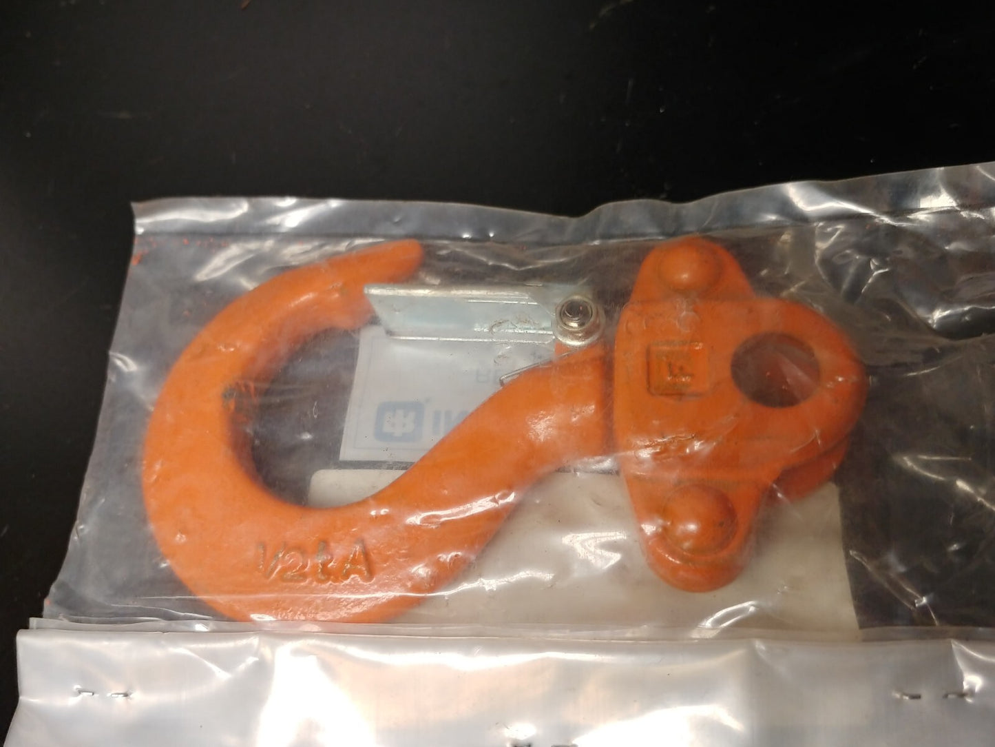 Ingersoll Rand 1/2 Ton Chain Hoist Top Hook P/N 2372815 w/ Latch Kit for VL2-005