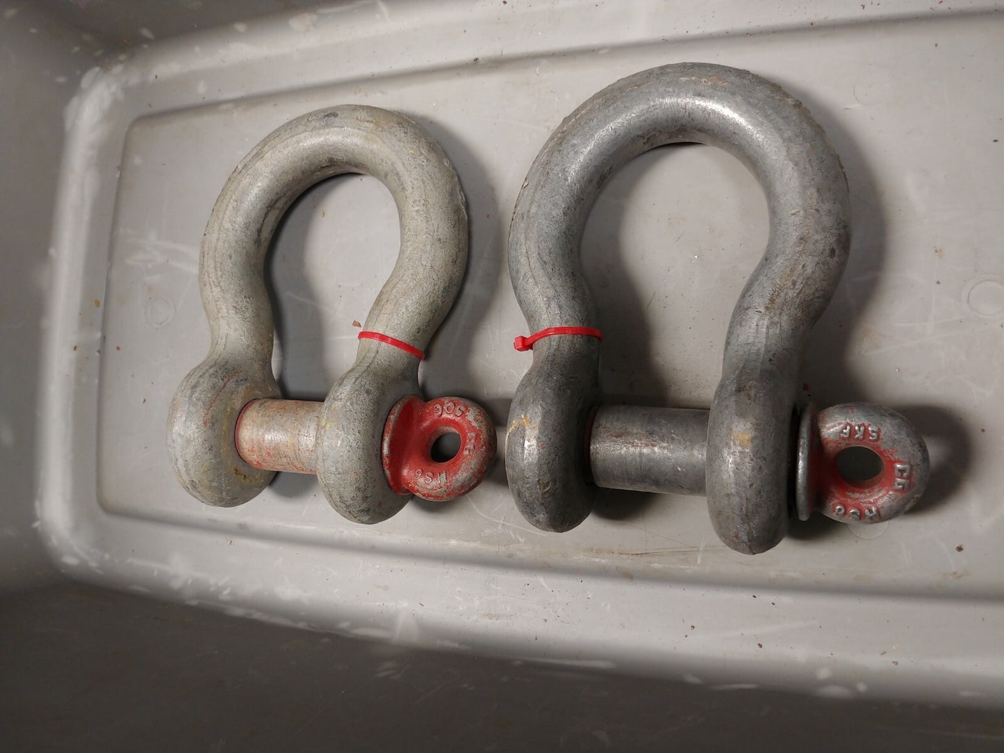Lot of 2 Crosby 1-3/8 in. Screw Pin Anchor Shackles 13-1/2 Ton 1018598 G-209 USA