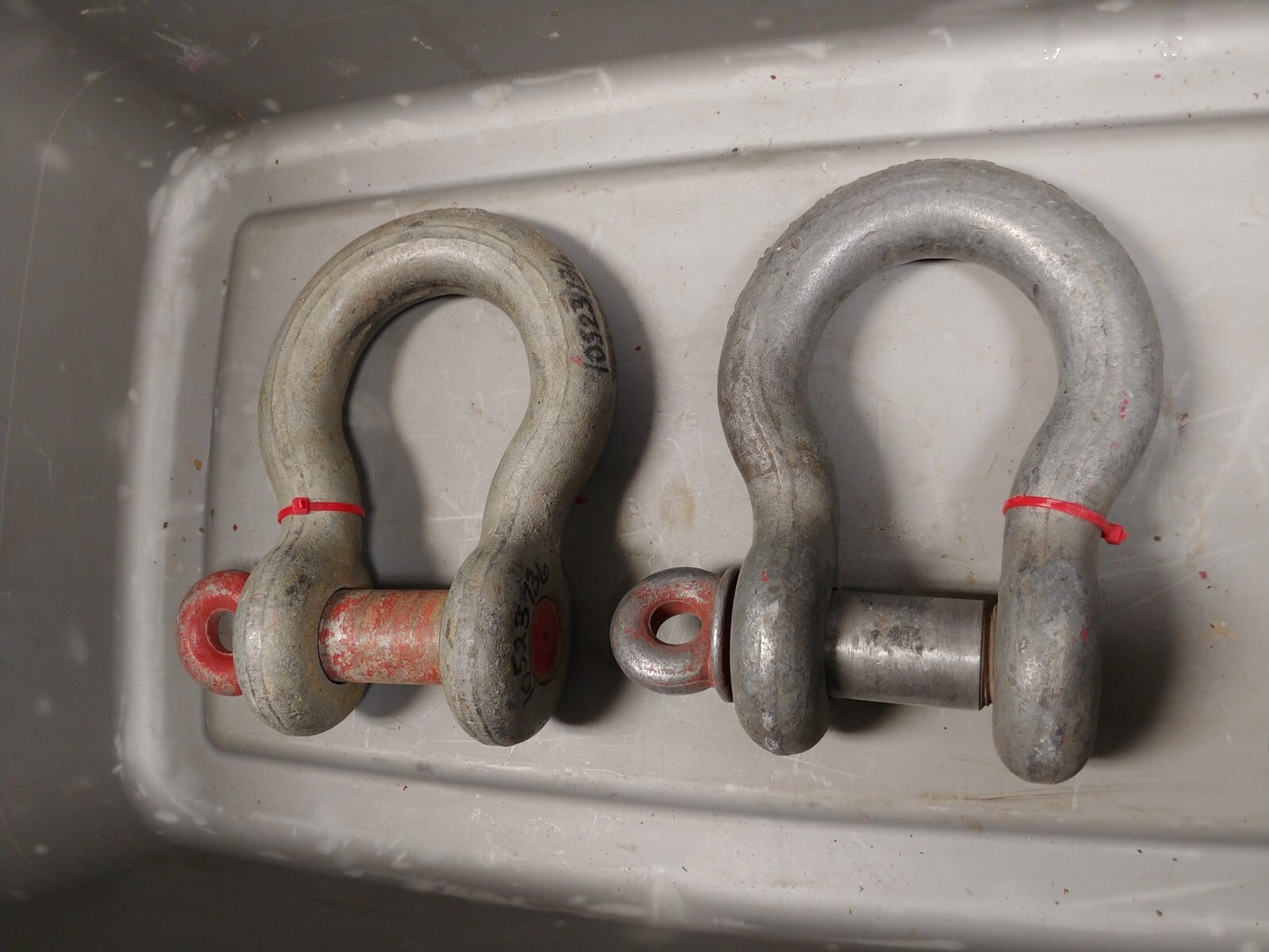 Lot of 2 Crosby 1-3/8 in. Screw Pin Anchor Shackles 13-1/2 Ton 1018598 G-209 USA