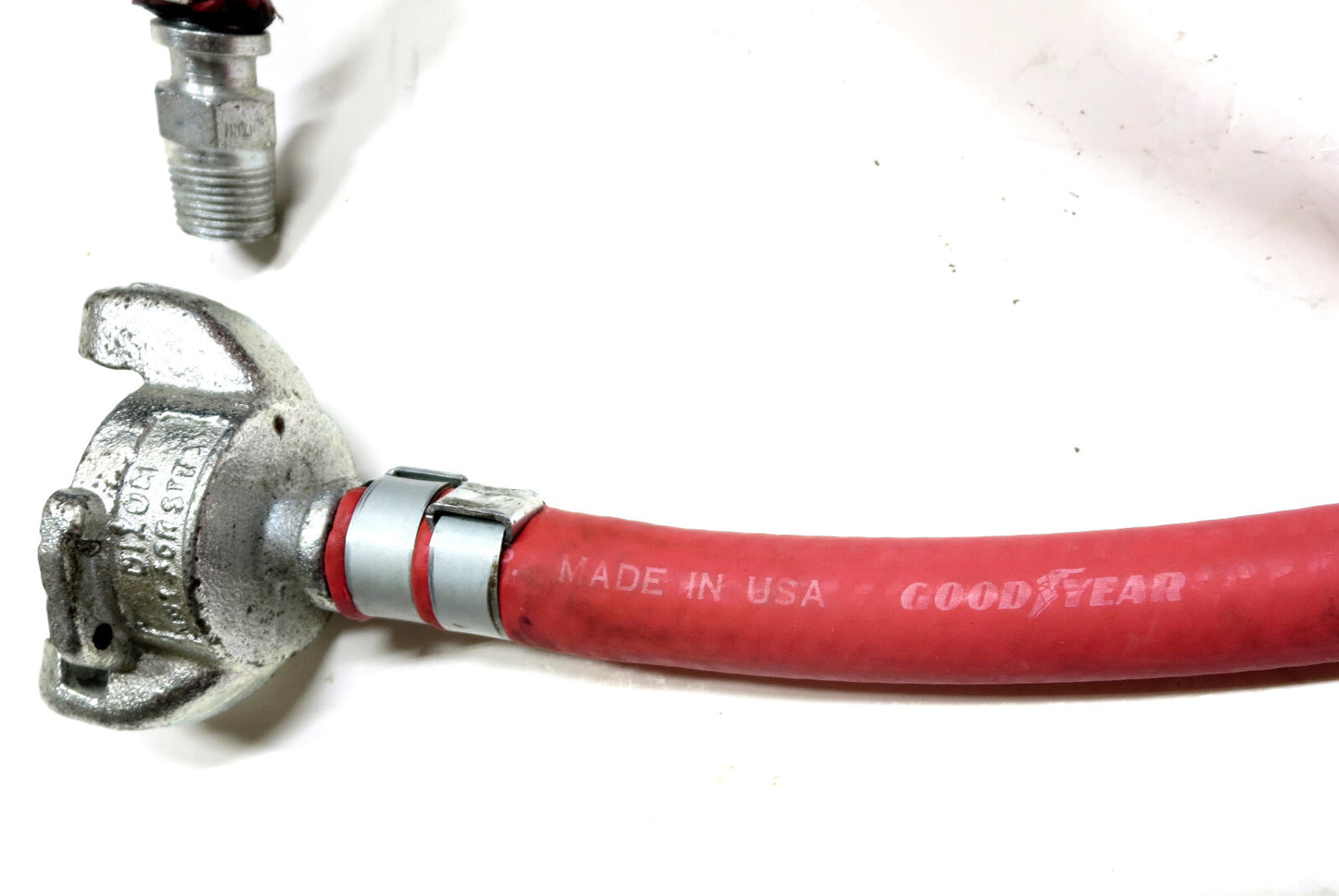 Goodyear 3/8 in x 6 ft Rubber Air Hose Whip 300 PSI Twistlock / M Fittings USA