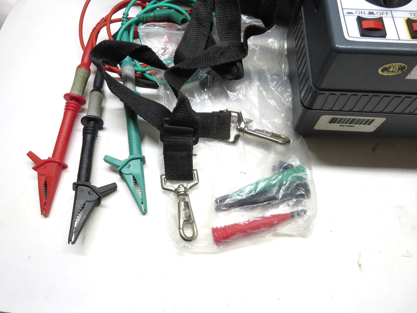 AVO MEGGER 210600 Insulation Tester Kit 1000V s/n 101436424 w/ Accessories