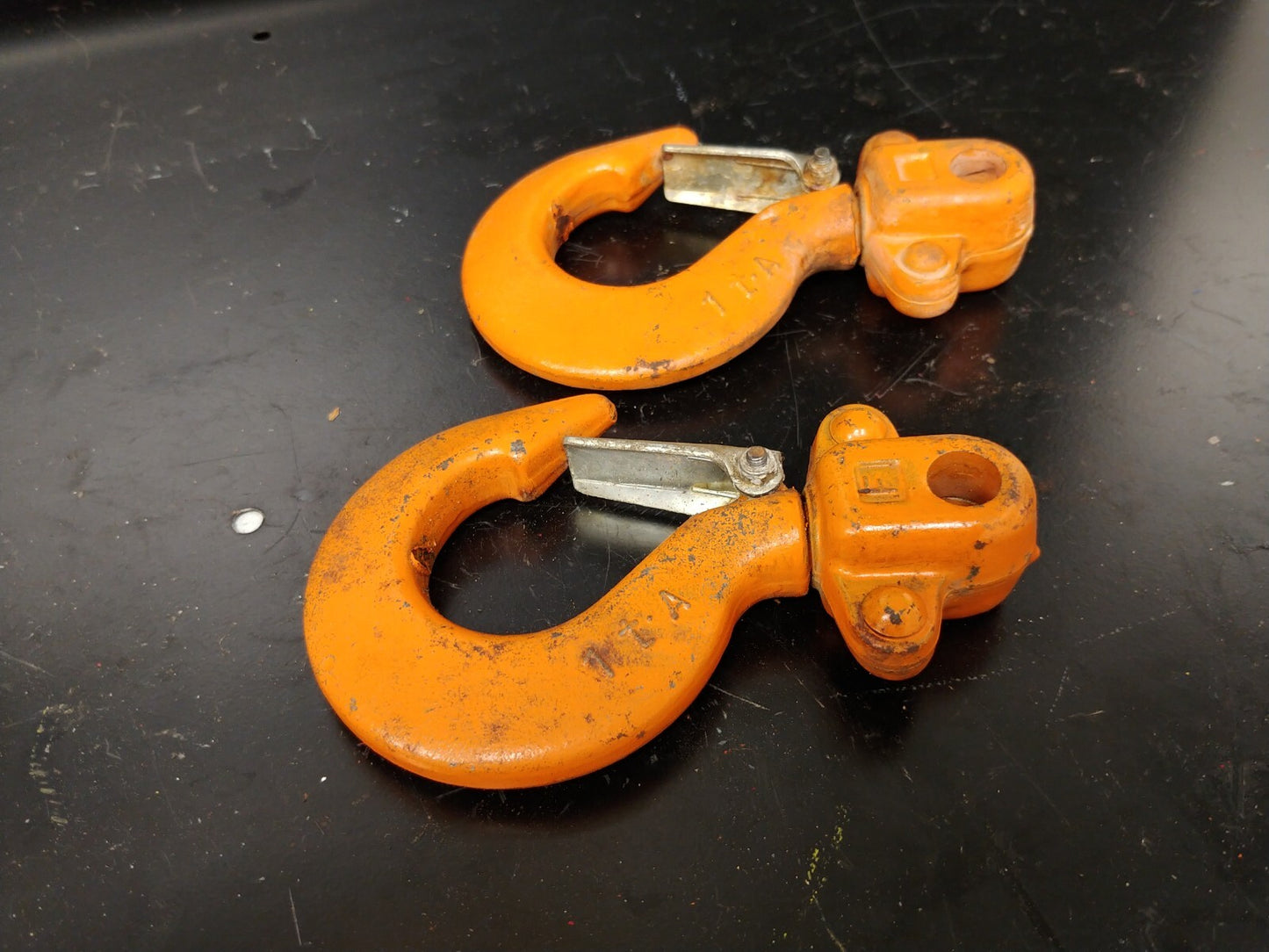 LOT OF 2 Ingersoll Rand 1 Ton Hoist Top Hooks P/N 2372845 for VL2-010 NOS
