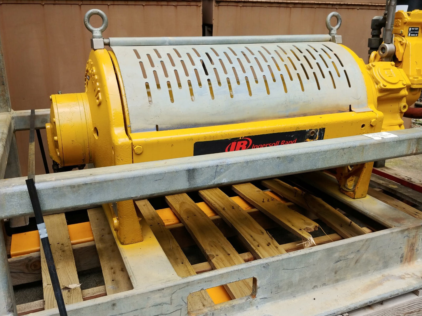 Ingersoll Rand FA2B Air Winch 2 ton Model FA2B-24XK1J12 Long Drum w/ Cage & FRL