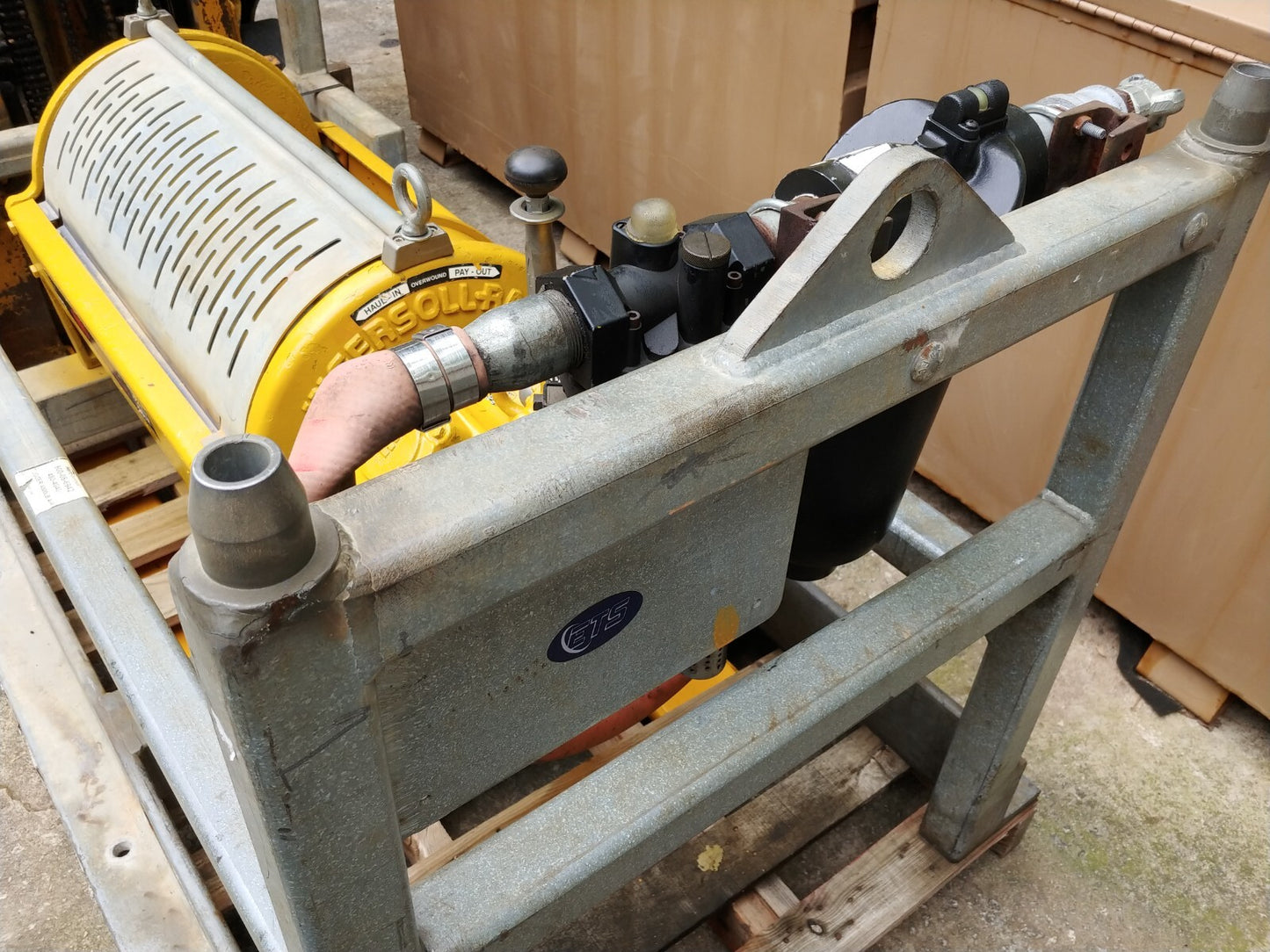 Ingersoll Rand FA2B Air Winch 2 ton Model FA2B-24XK1J12 Long Drum w/ Cage & FRL