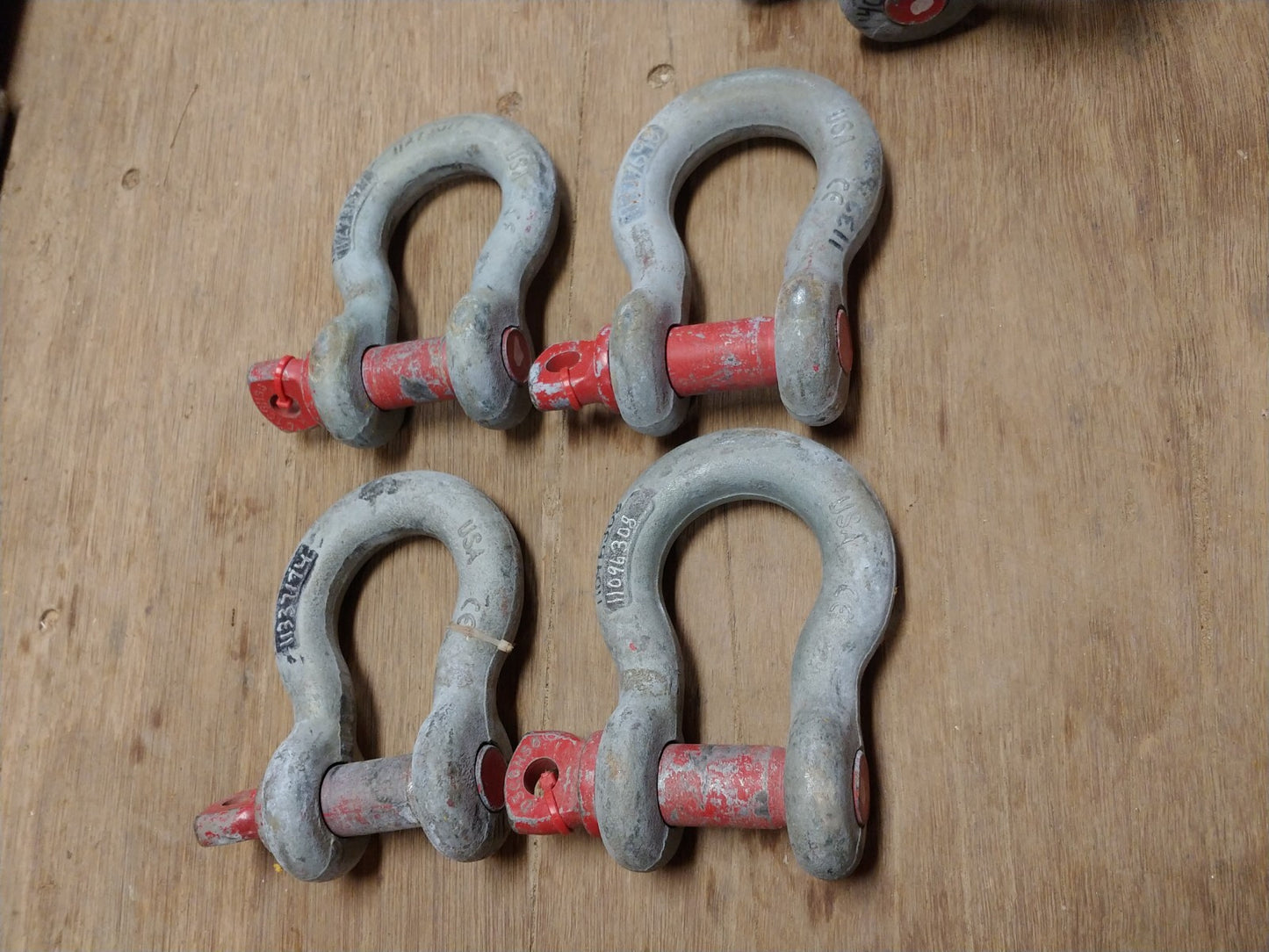 Lot of 4 ea. Crosby 1-1/8 Screw Pin Anchor Shackles 9-1/2 Ton 1018552 G-209 USA