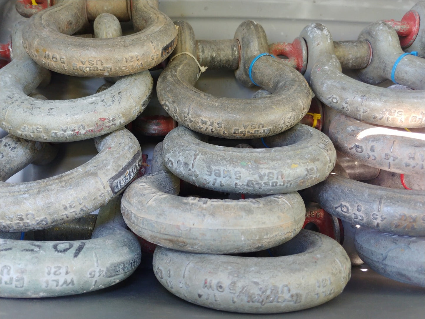 Lot of 4 Crosby 1-1/4 in. Screw Pin Anchor Shackles 12 Ton 1018570 G-209