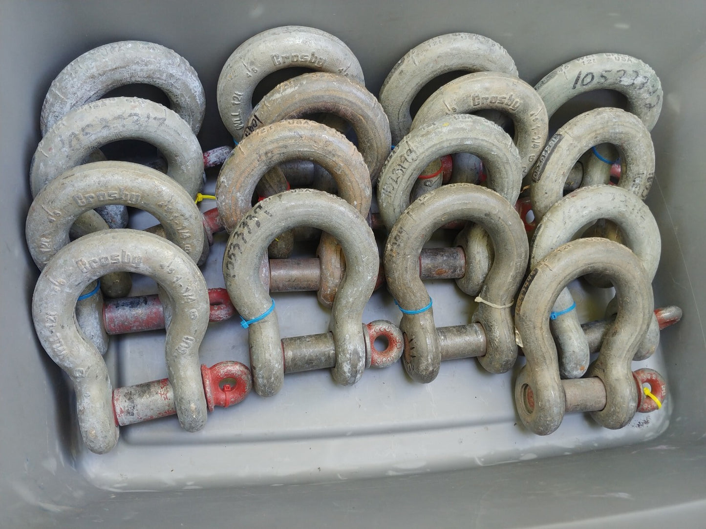 Lot of 4 Crosby 1-1/4 in. Screw Pin Anchor Shackles 12 Ton 1018570 G-209
