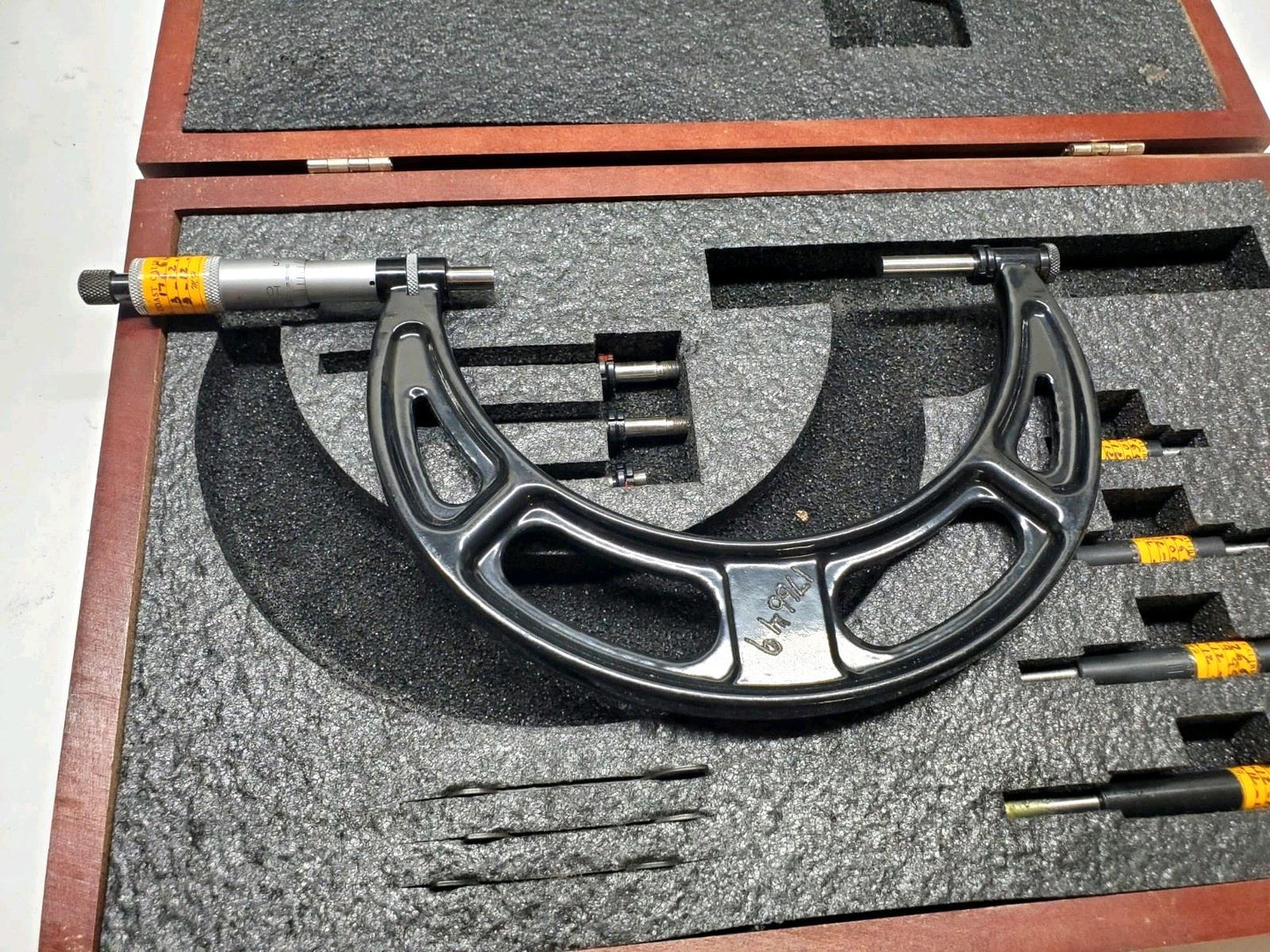 Starrett 224ARLZ 224 Series 2" - 6" Interchangeable Anvil Micrometer Set .001"
