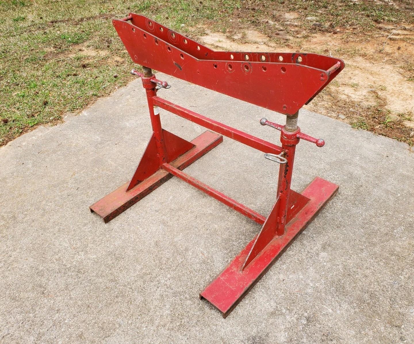 B&B Pipe 3806 Adjustable Mega Roller Stand 4" - 48" Pipe W/O Rollers LIL' RED