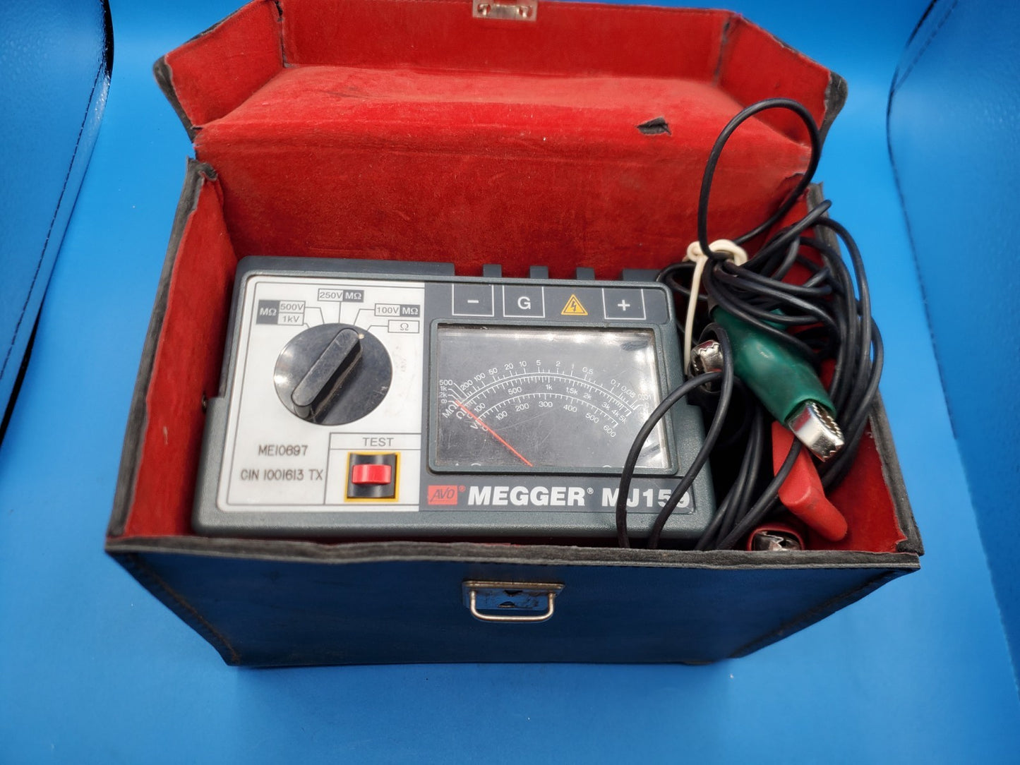 MEGGER MJ159 Insulation Tester w/ Case, Leads (Crank Won't Move Needle)