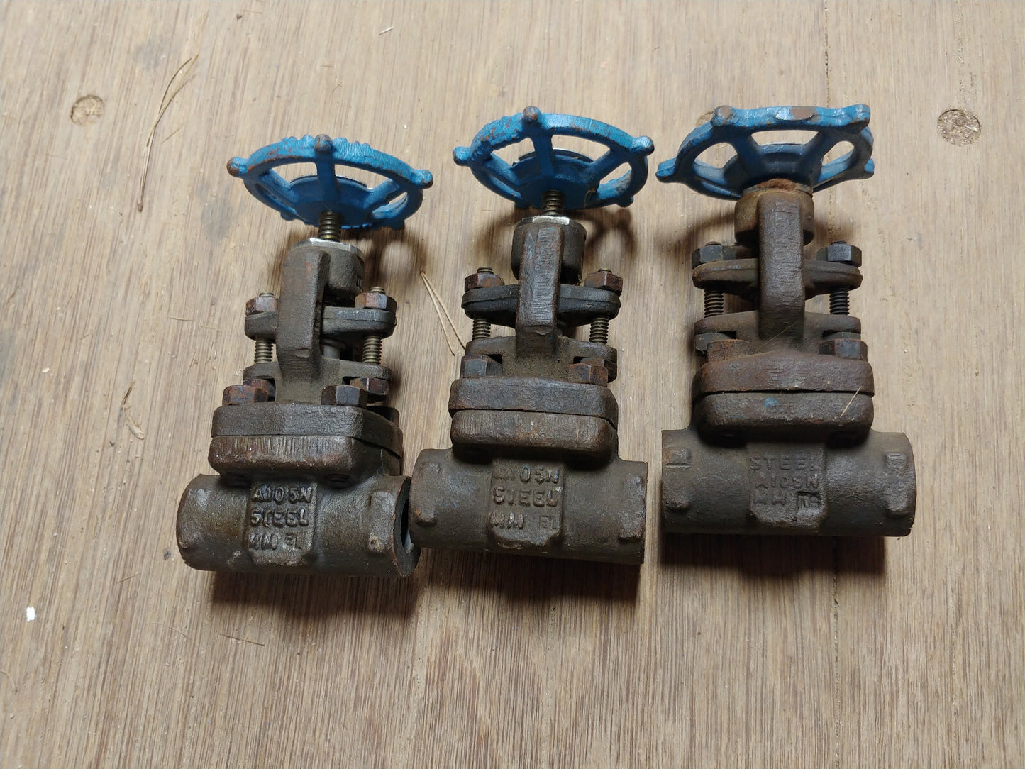 LOT of 3 EA VELAN 3/8 in Socketweld Steel Gate Valves, 800 psi, 3/8" W02-074B-02