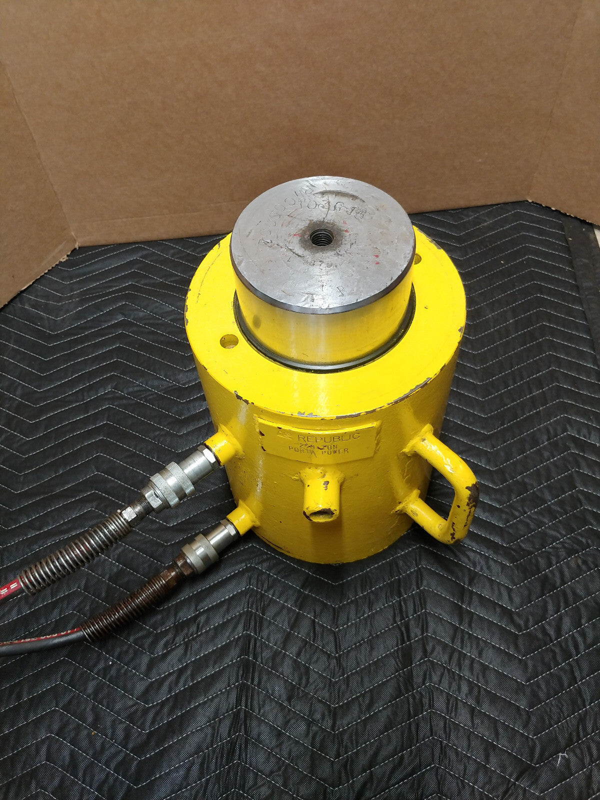 Republic Hydraulics Double Acting 250 Ton 3" Hydraulic Cylinder Porta Power Ram