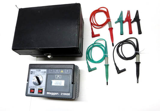 MEGGER 210600 Insulation Continuity Tester 1000 V w/ Case, Leads and Batteries.