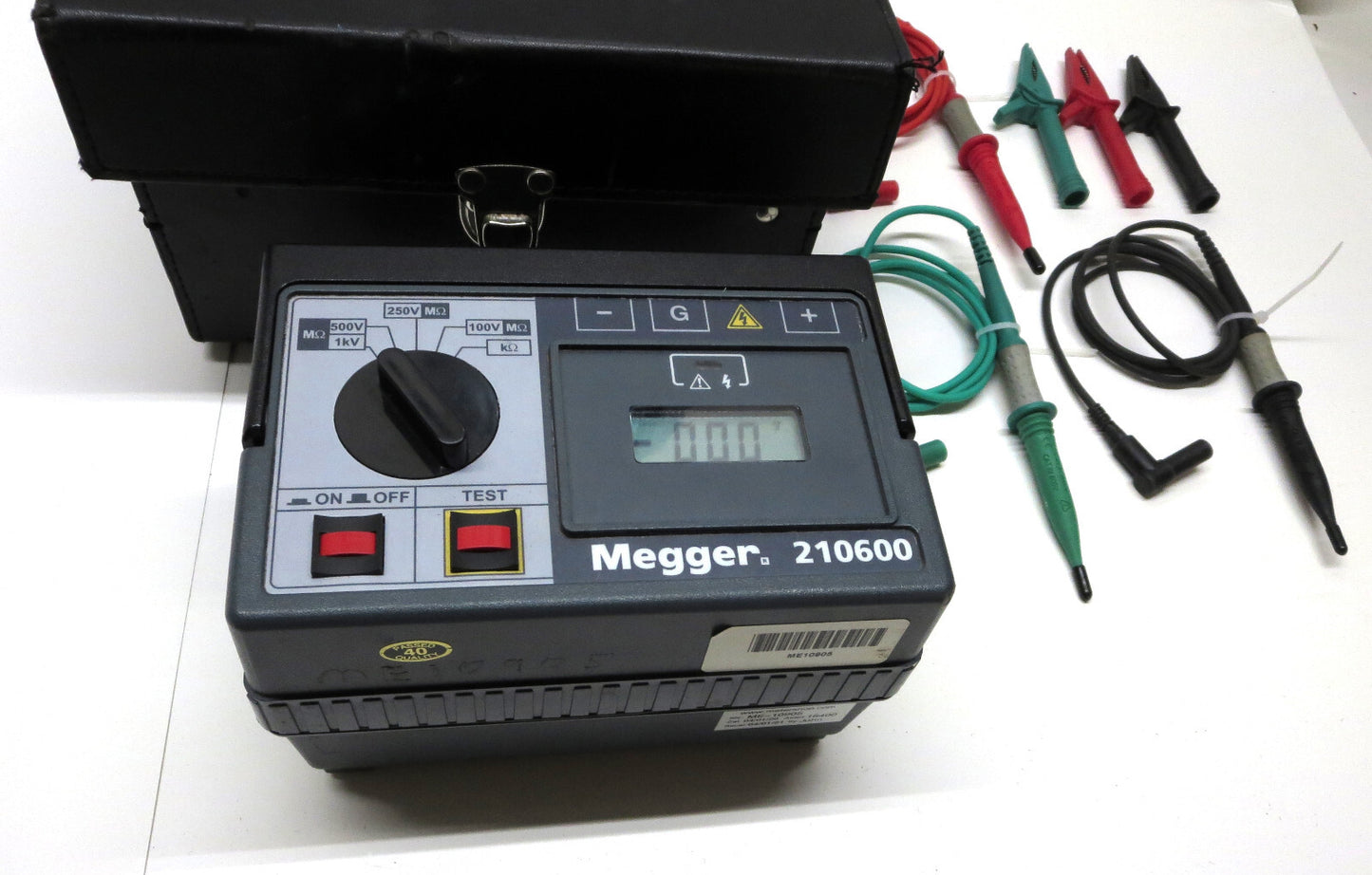 MEGGER 210600 Insulation Continuity Tester 1000 V w/ Case, Leads and Batteries.