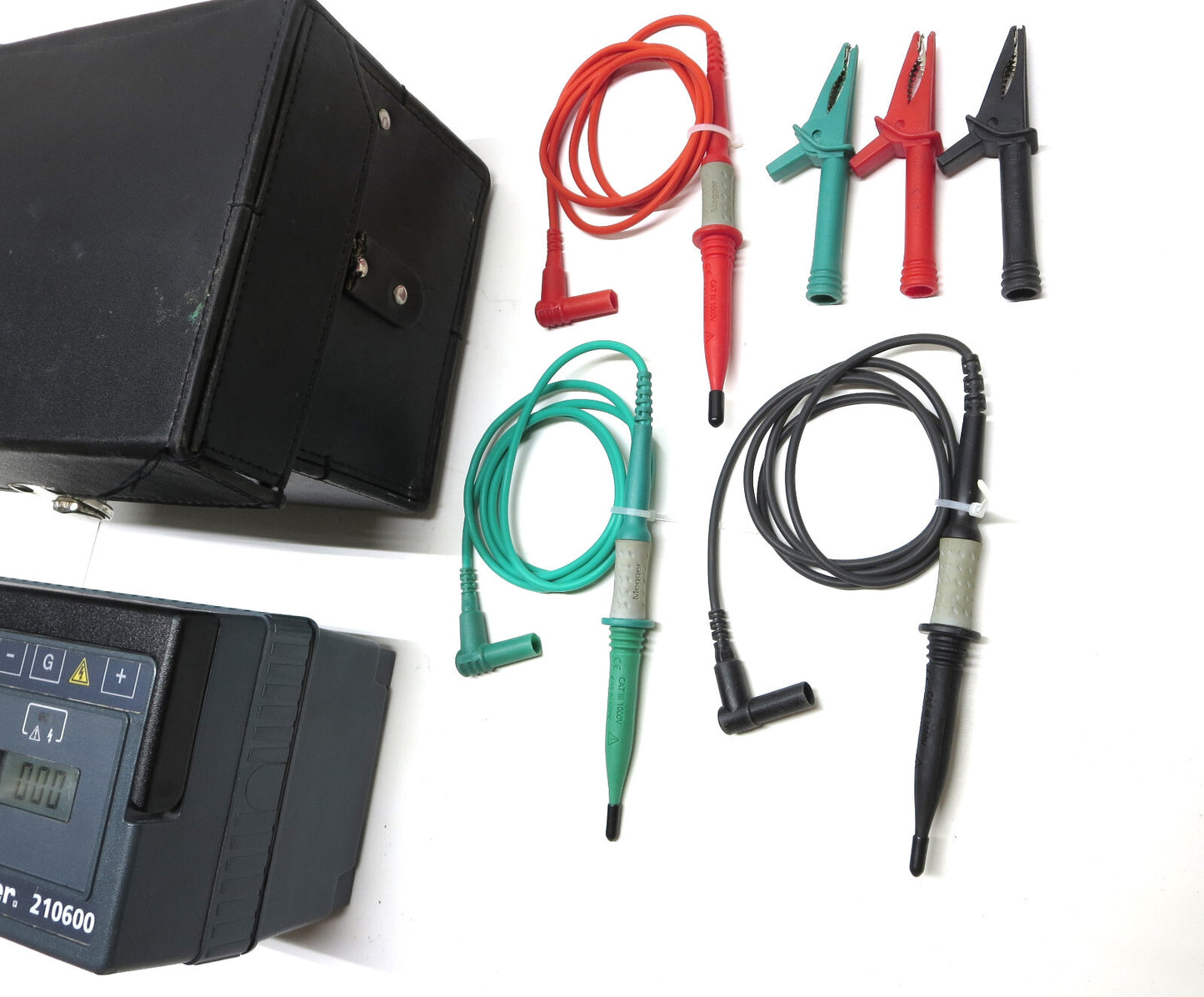 MEGGER 210600 Insulation Continuity Tester 1000 V w/ Case, Leads and Batteries.