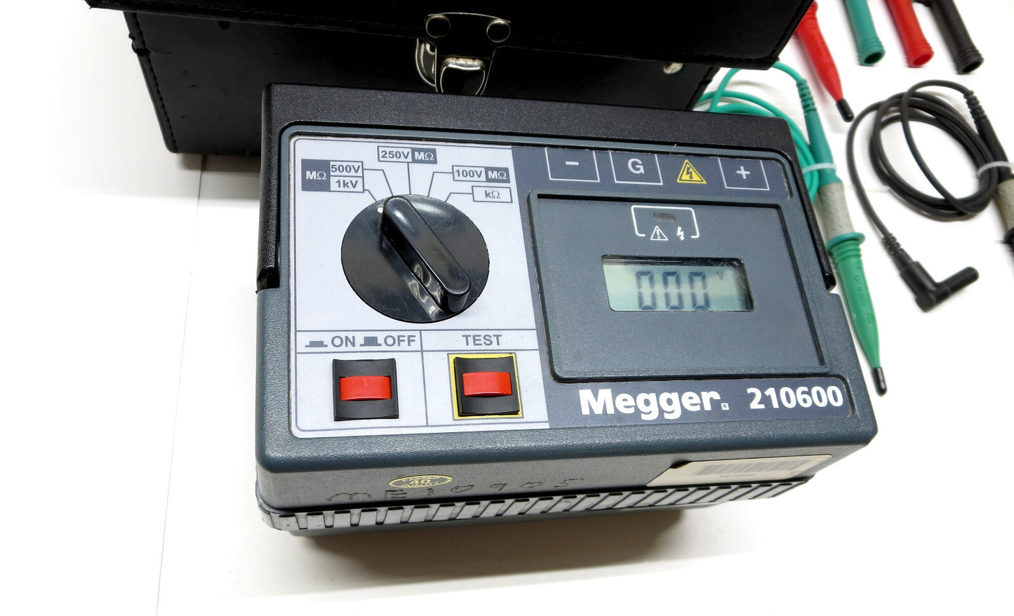 MEGGER 210600 Insulation Continuity Tester 1000 V w/ Case, Leads and Batteries.