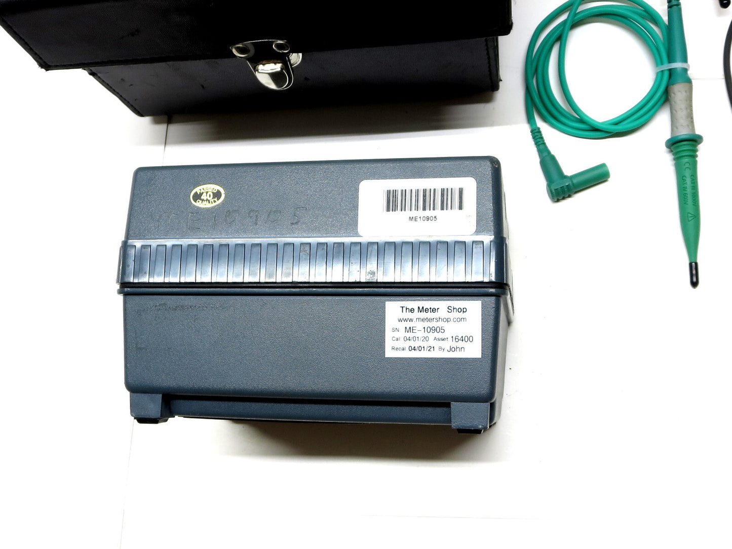 MEGGER 210600 Insulation Continuity Tester 1000 V w/ Case, Leads and Batteries.