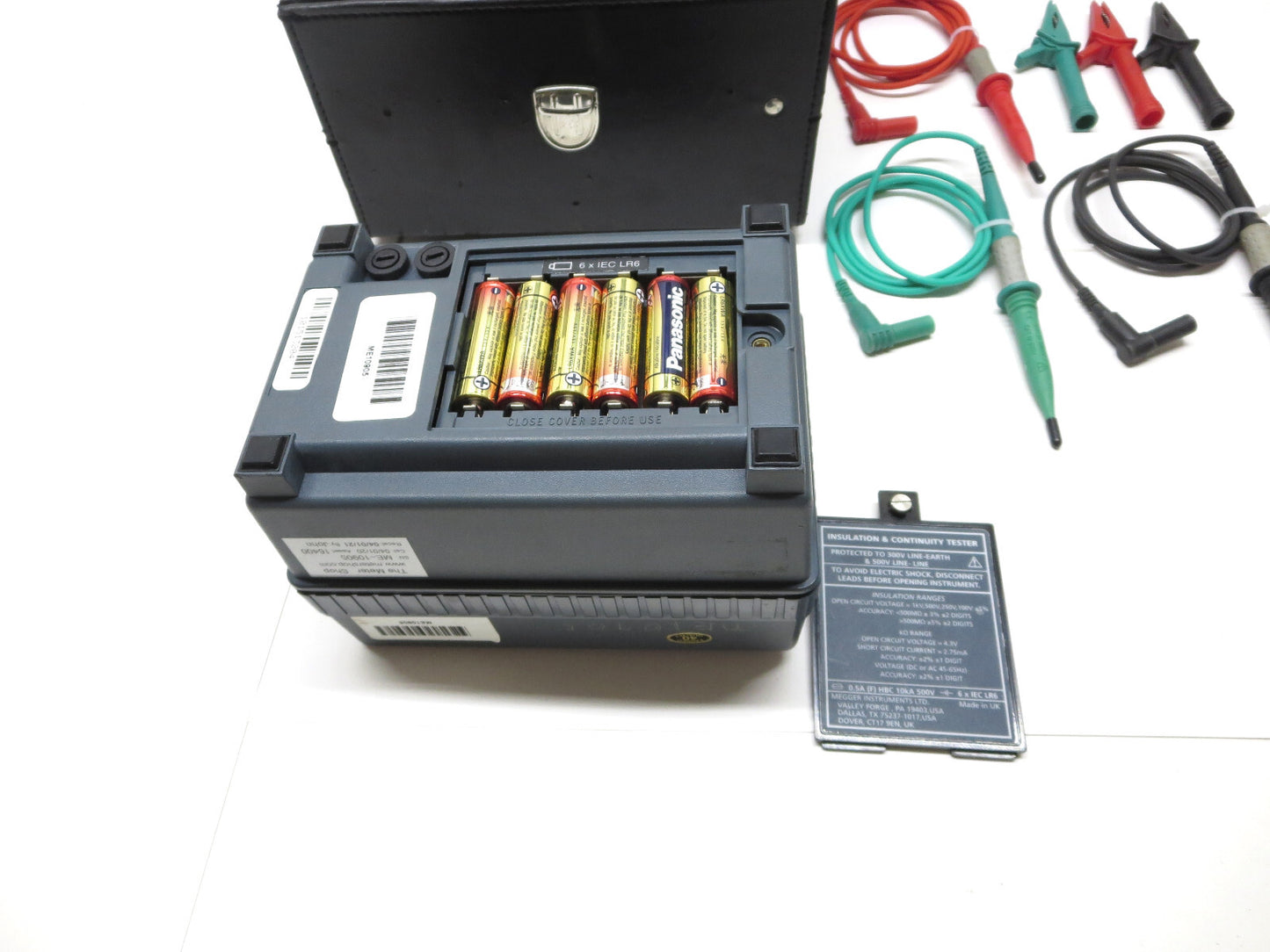 MEGGER 210600 Insulation Continuity Tester 1000 V w/ Case, Leads and Batteries.
