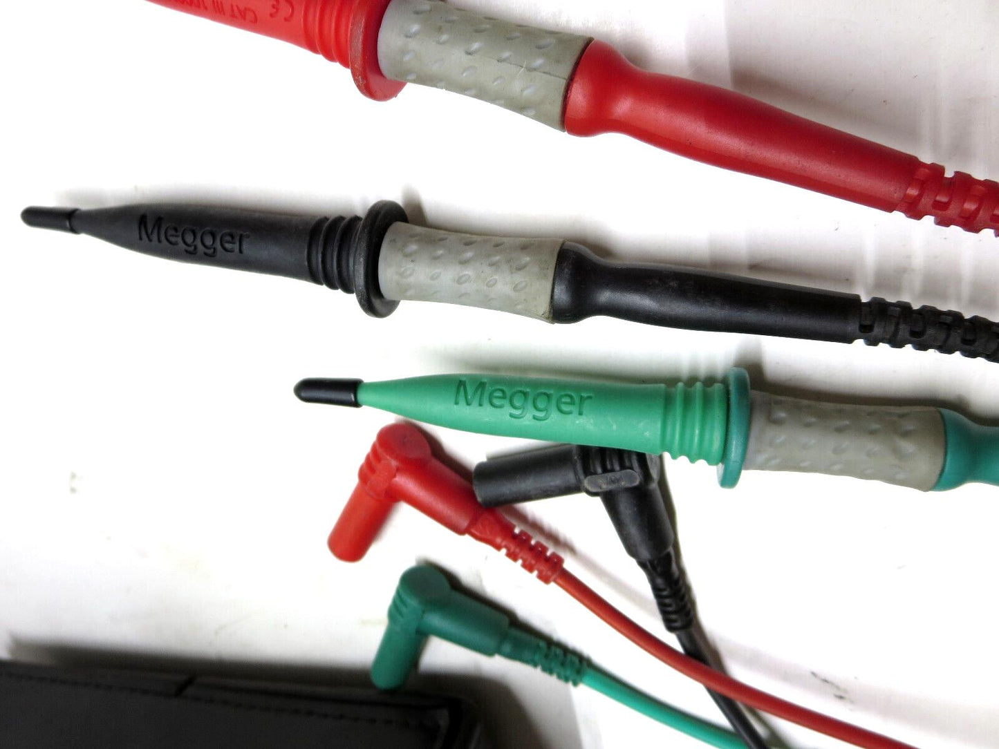 MEGGER 210600 Insulation Tester Kit 1000 V s/n 101436426 w/ Accessories