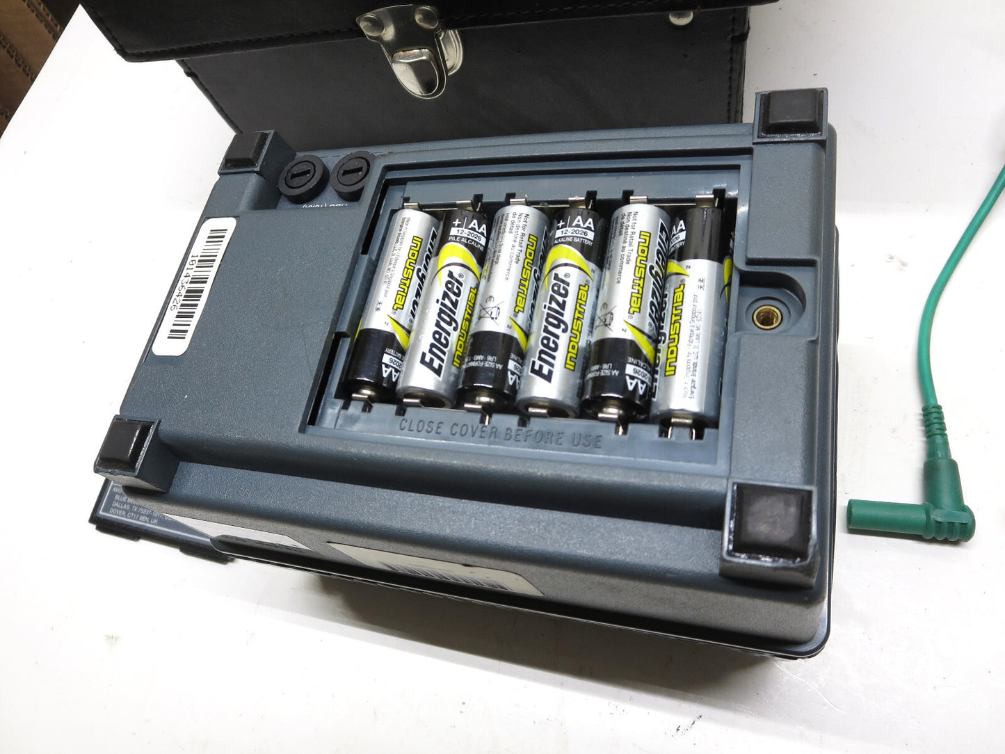 MEGGER 210600 Insulation Tester Kit 1000 V s/n 101436426 w/ Accessories