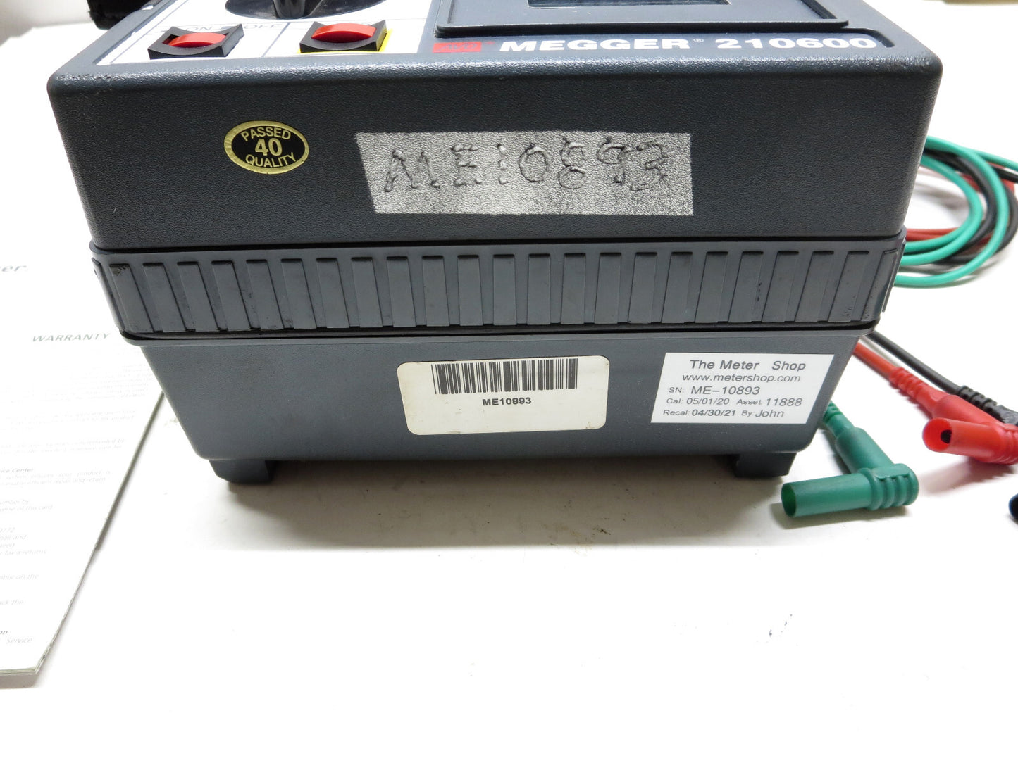 MEGGER 210600 Insulation Tester Kit 1000 V s/n 101436426 w/ Accessories