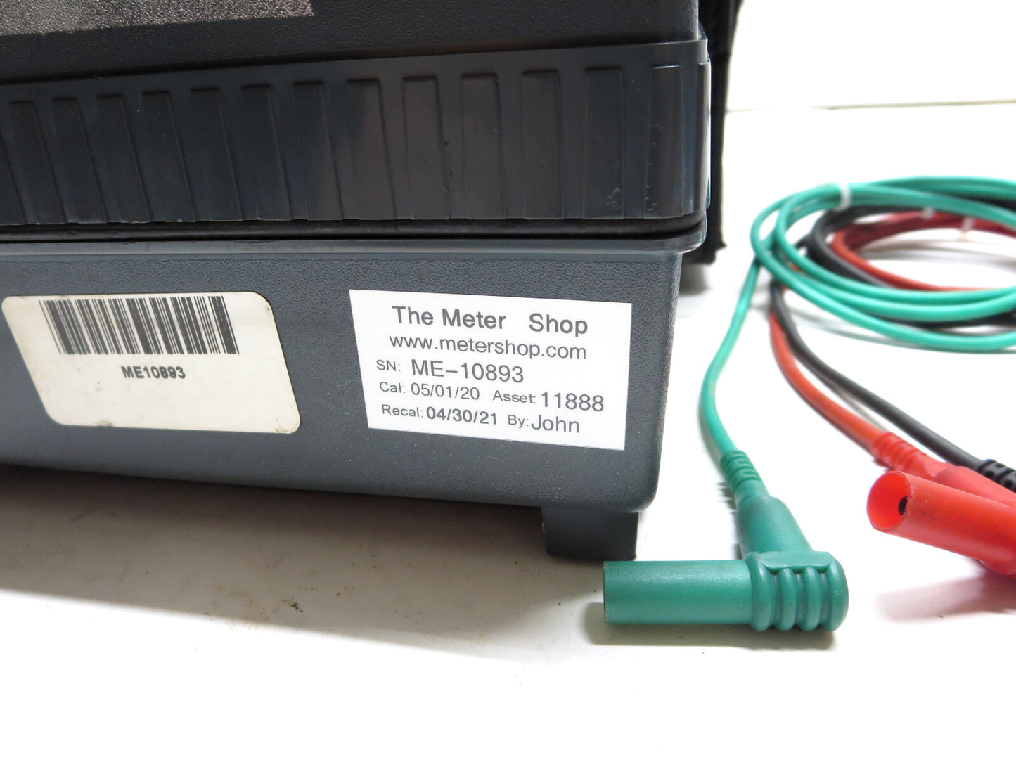 MEGGER 210600 Insulation Tester Kit 1000 V s/n 101436426 w/ Accessories