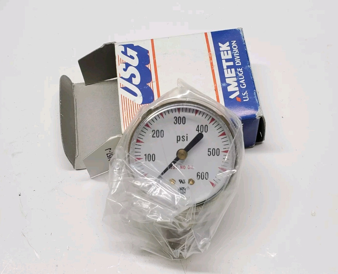 Ametek 0 - 600 PSI Pneumatic Pressure Gauge p/n 164262A, 1/4 NPT, 2"
