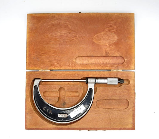 Starrett 226RL-4 Outside Micrometer, 3-4" Range w/ 3" Standard and Case 226RLZ-4
