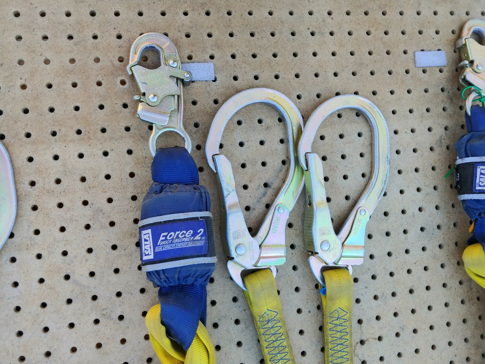 1 EA. 2018 DBI-SALA FORCE 2 Shock Absorber Dual Web Lanyard 1246129 Rebar Hooks