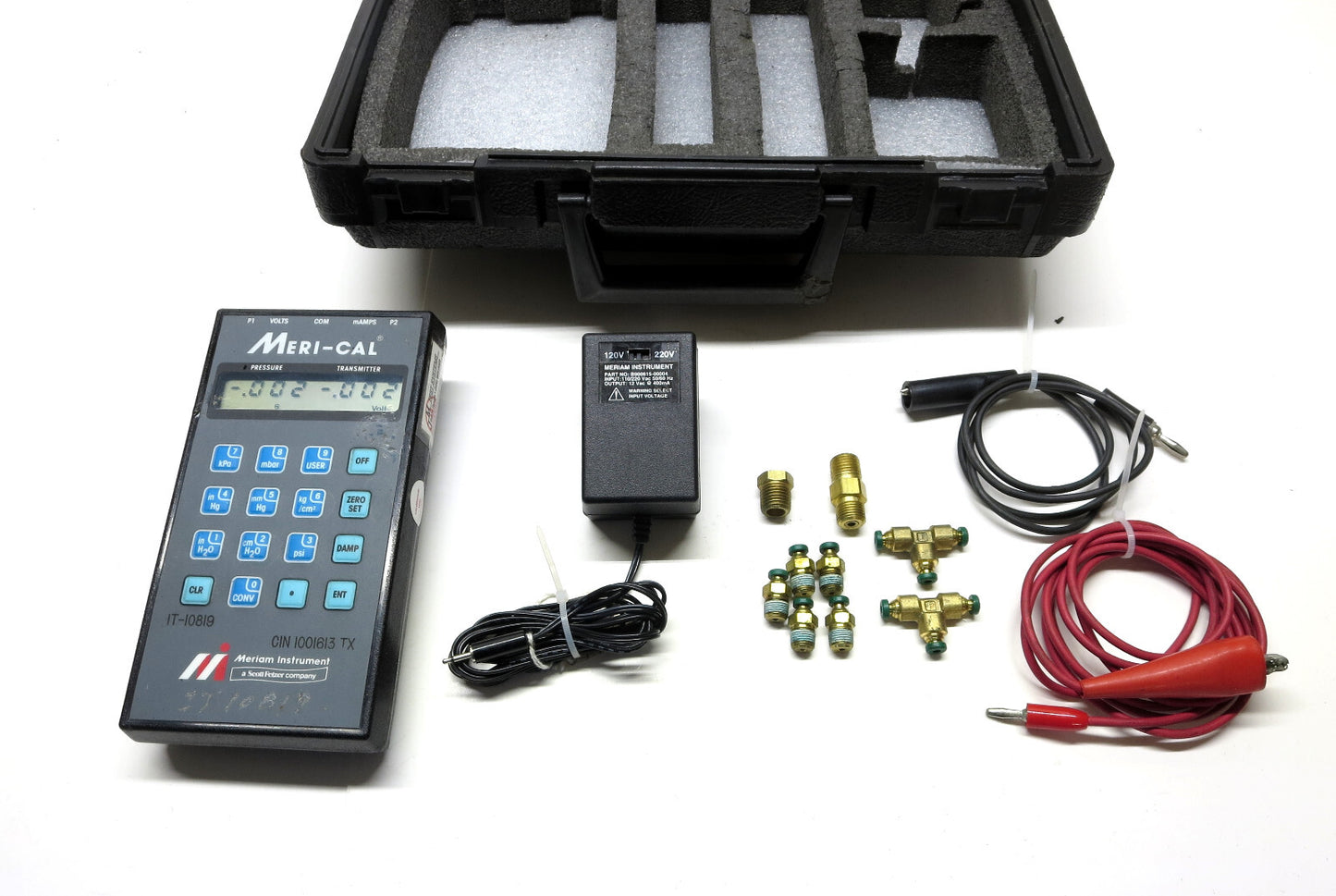 Meriam Meri Cal LP2000C Digital Manometer Calibrator w/ Accessories 0-2,000 H20