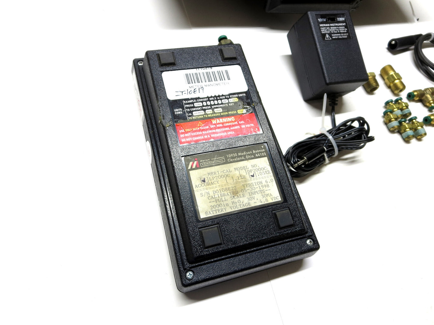 Meriam Meri Cal LP2000C Digital Manometer Calibrator w/ Accessories 0-2,000 H20