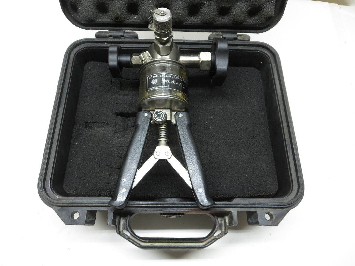 GE DRUCK PV212 Hydraulic Hand Pump  10,000 PSI w/ Pelican Case