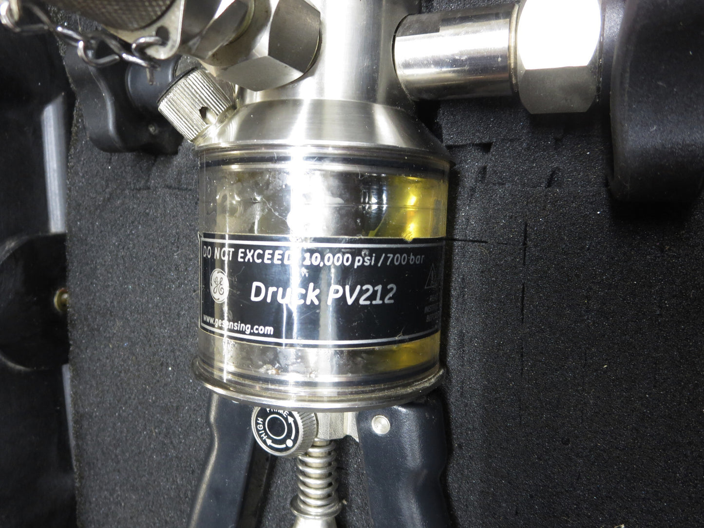 GE DRUCK PV212 Hydraulic Hand Pump  10,000 PSI w/ Pelican Case