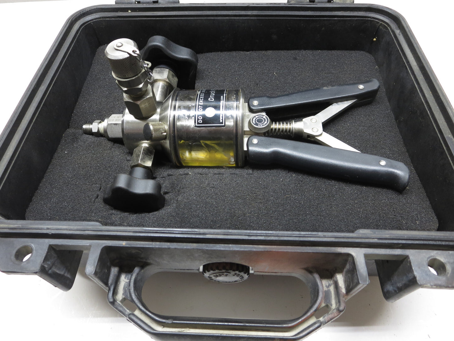 GE DRUCK PV212 Hydraulic Hand Pump  10,000 PSI w/ Pelican Case