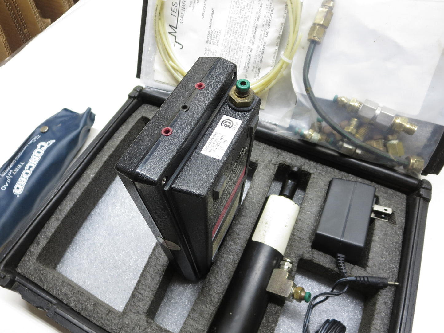 Meriam Meri Cal LP2000C Digital Manometer Calibrator w/ Accessories 0-2,000 H20