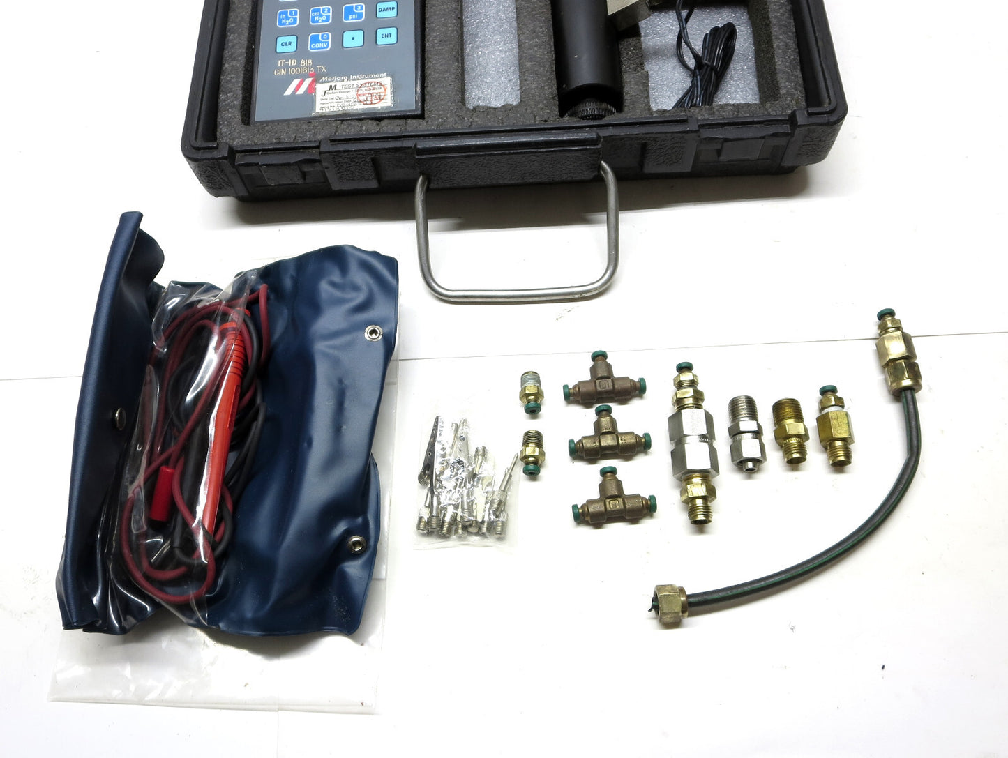 Meriam Meri Cal LP2000C Digital Manometer Calibrator w/ Accessories 0-2,000 H20