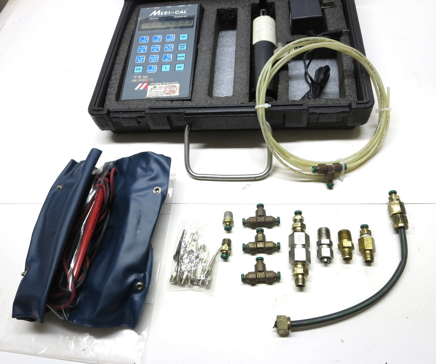 Meriam Meri Cal LP2000C Digital Manometer Calibrator w/ Accessories 0-2,000 H20
