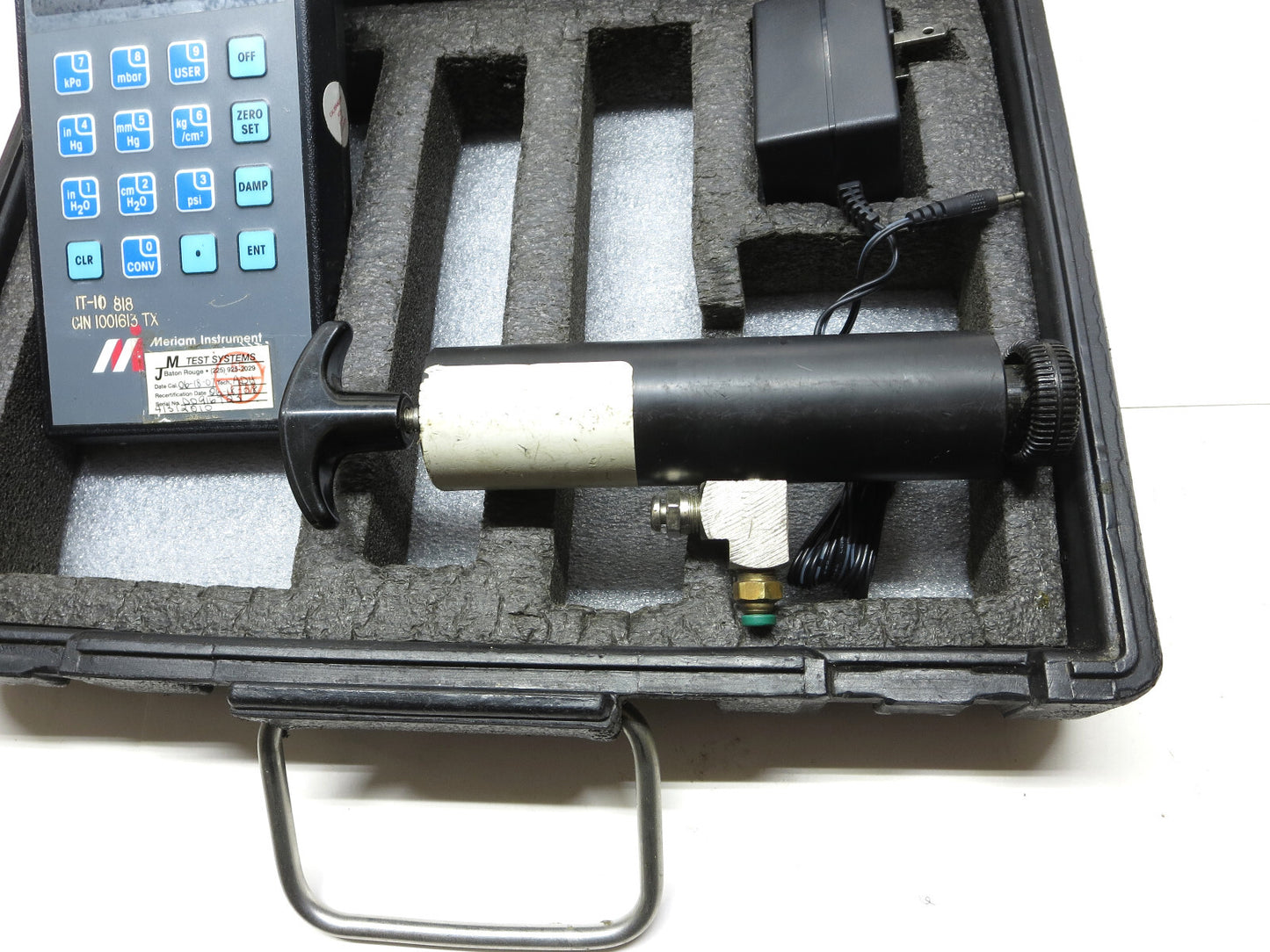 Meriam Meri Cal LP2000C Digital Manometer Calibrator w/ Accessories 0-2,000 H20