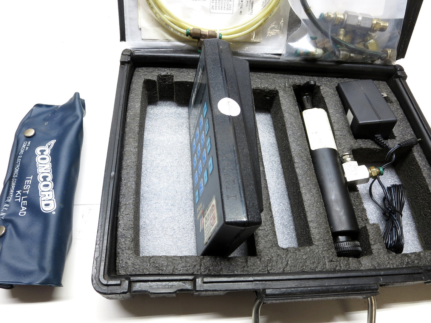 Meriam Meri Cal LP2000C Digital Manometer Calibrator w/ Accessories 0-2,000 H20