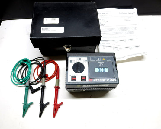 AVO MEGGER 210600 Insulation Tester Kit 1000V s/n 101436424 w/ Accessories