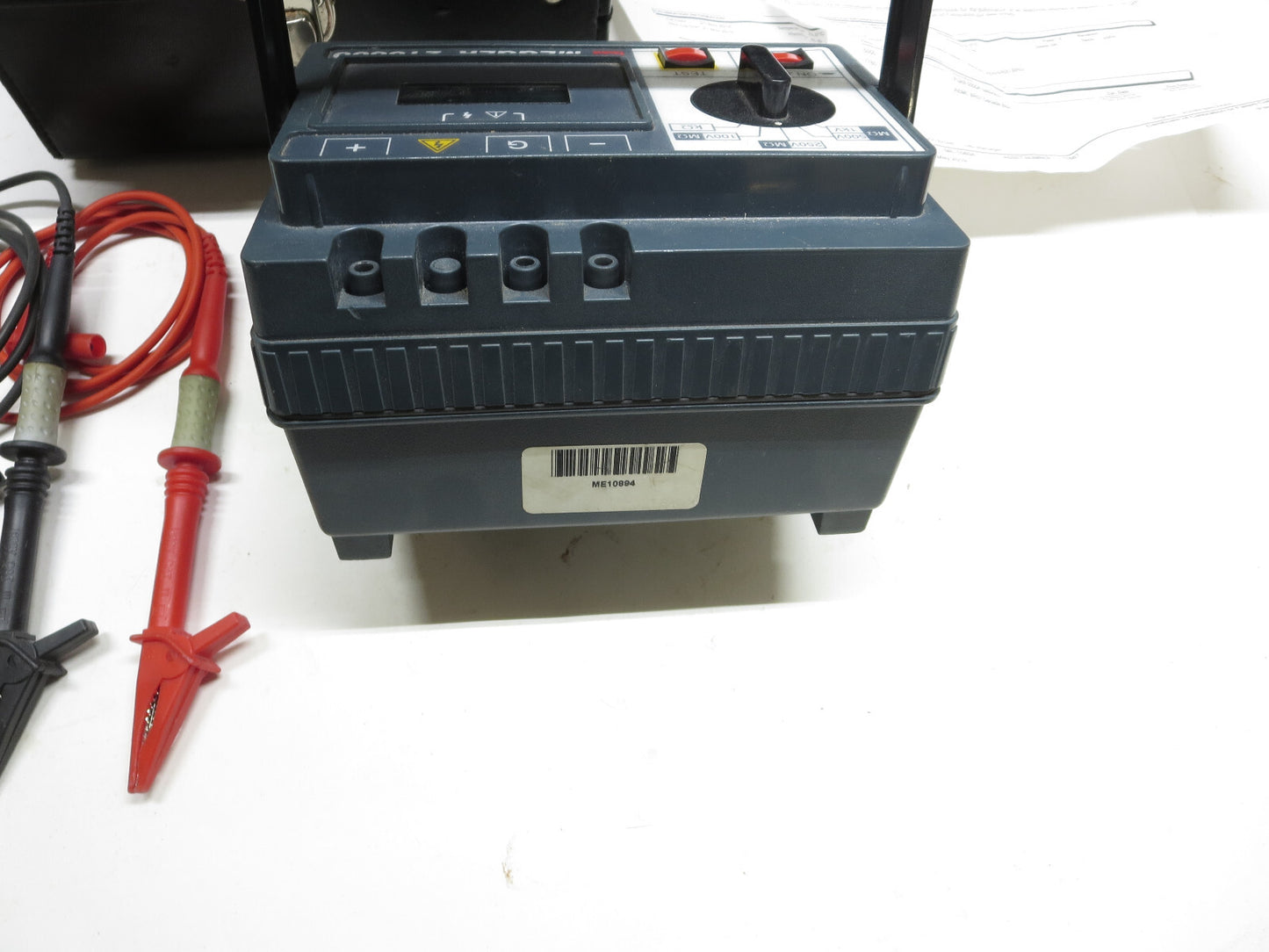 AVO MEGGER 210600 Insulation Tester Kit 1000V s/n 101436424 w/ Accessories