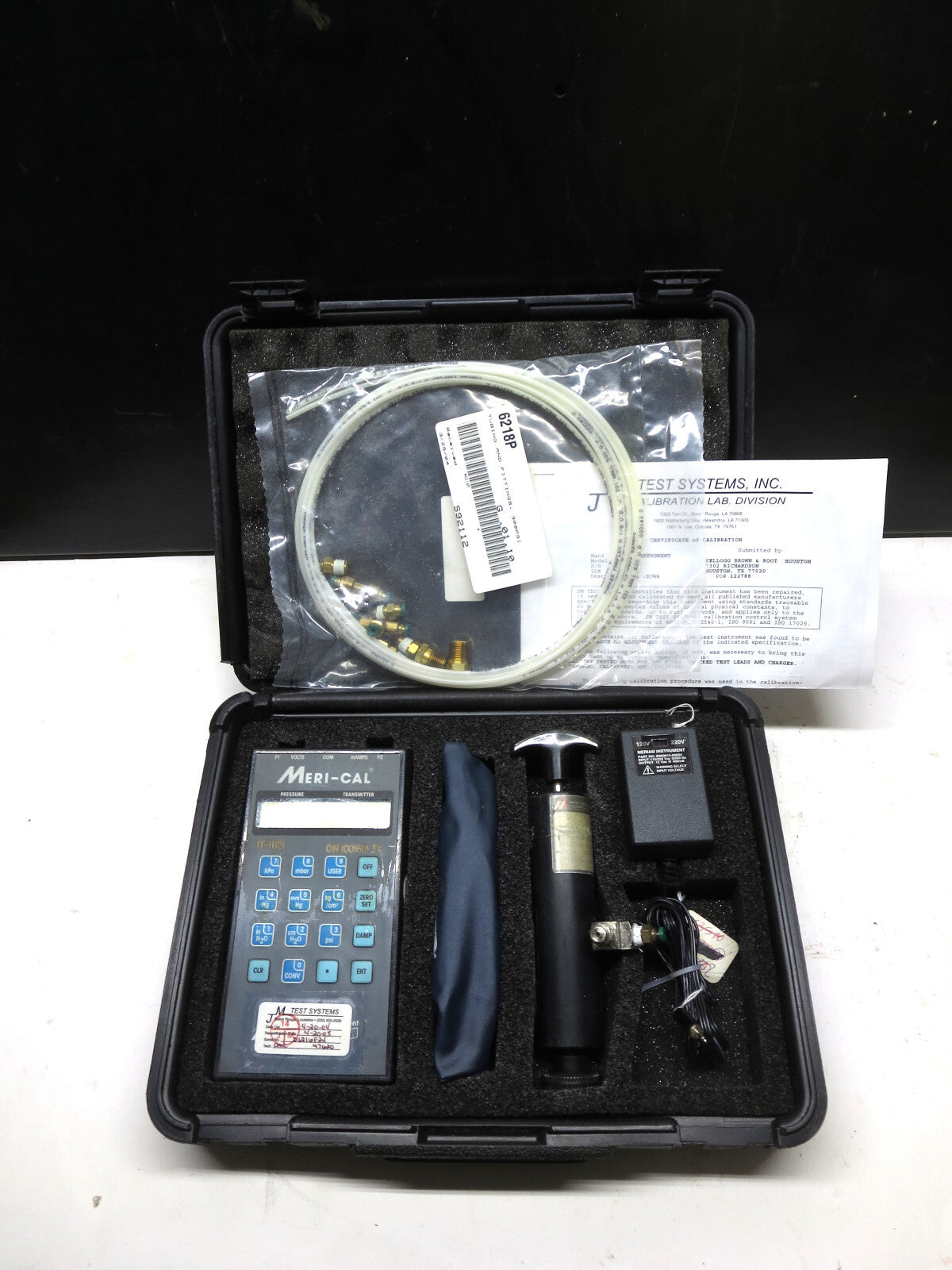 Meriam Meri Cal LP2000C Digital Manometer Calibrator w/ B-34686 Pump, Leads Set